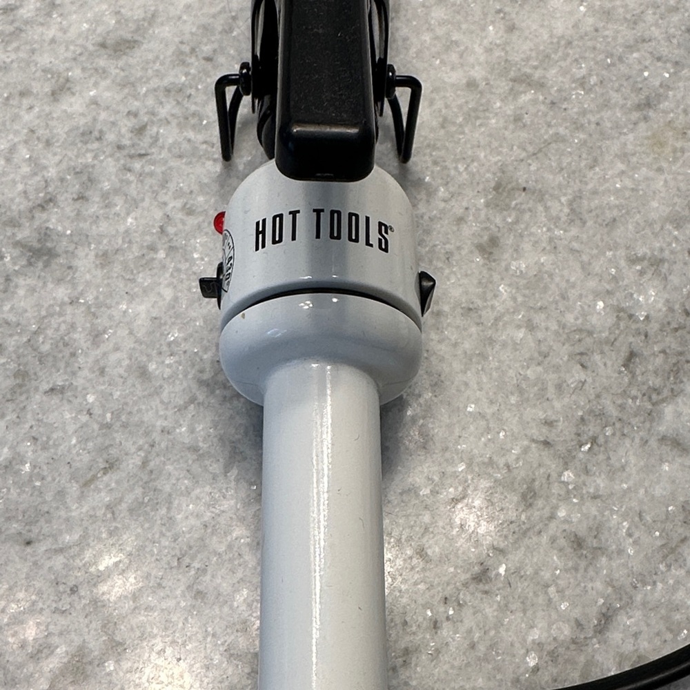 Hot Tools White Curling Iron